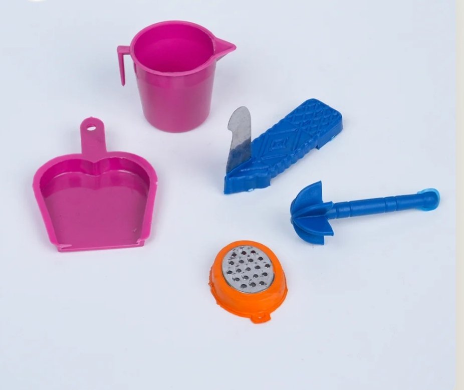 2026/02/107188.jpg Plastic items (any 4) - Image 1