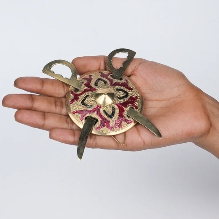 2026/06/331203.jpg Shield and knife - Image 1